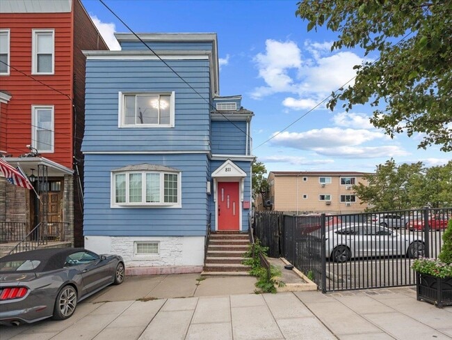 Building Photo - 811 Palisade Ave