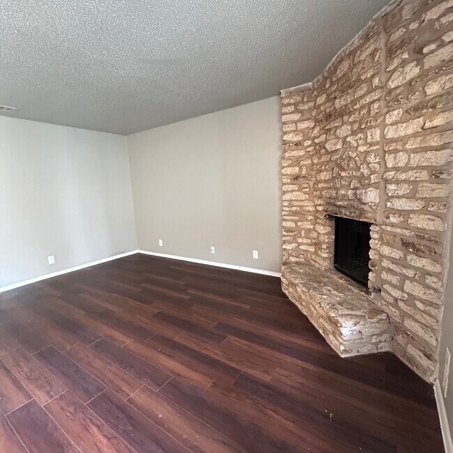 Foto del edificio - 903 Taulbee Ln