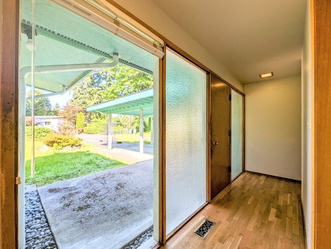 Building Photo - 3Bd/1.5Ba Kenmore House