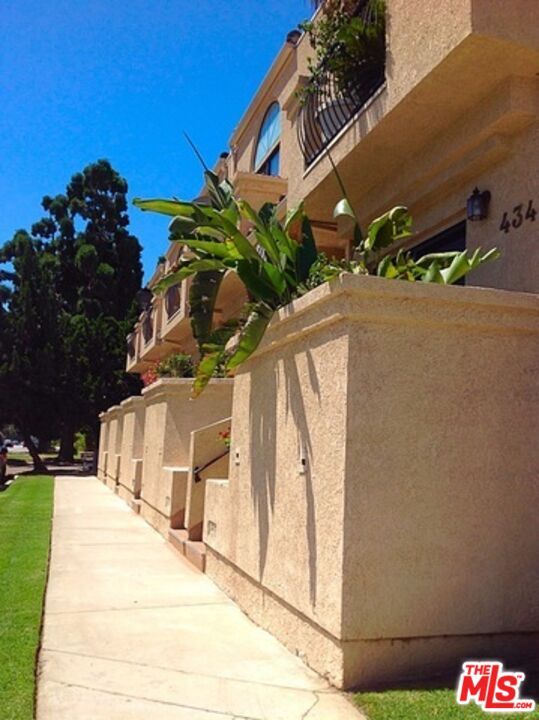 Foto del edificio - 4349 Cahuenga Blvd