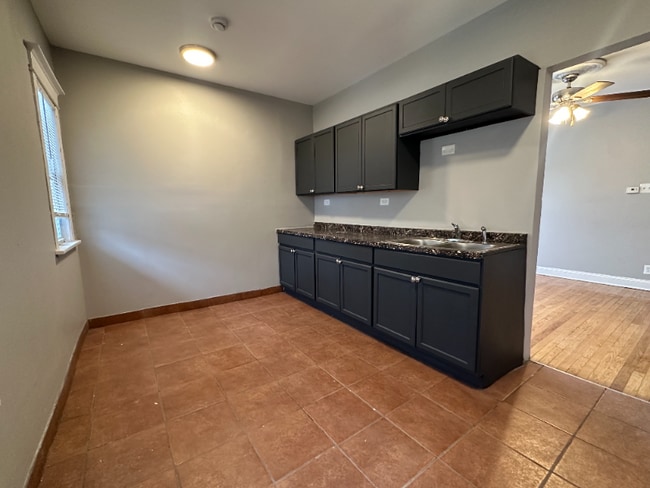 Photo - 846-856 N Mayfield Ave Apartment