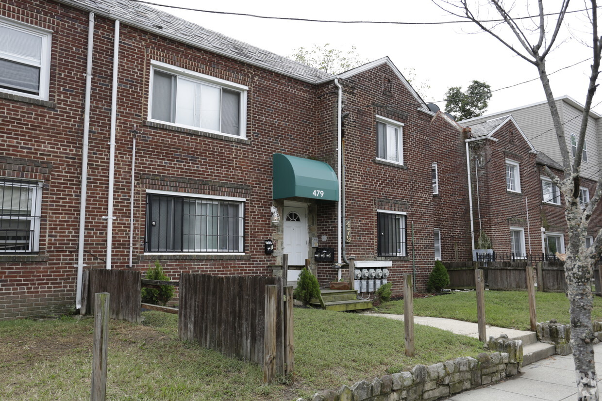Primary Photo - 479 Orange St SE