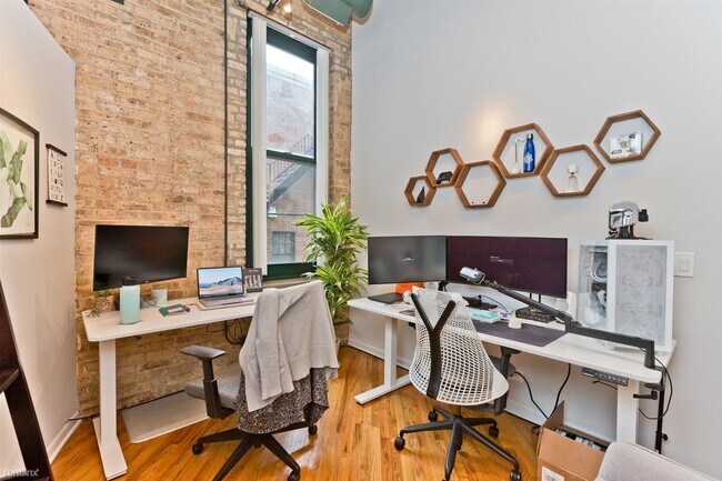 Foto del edificio - 2 br, 1 bath Condo - 2222 W Diversey Ave A...