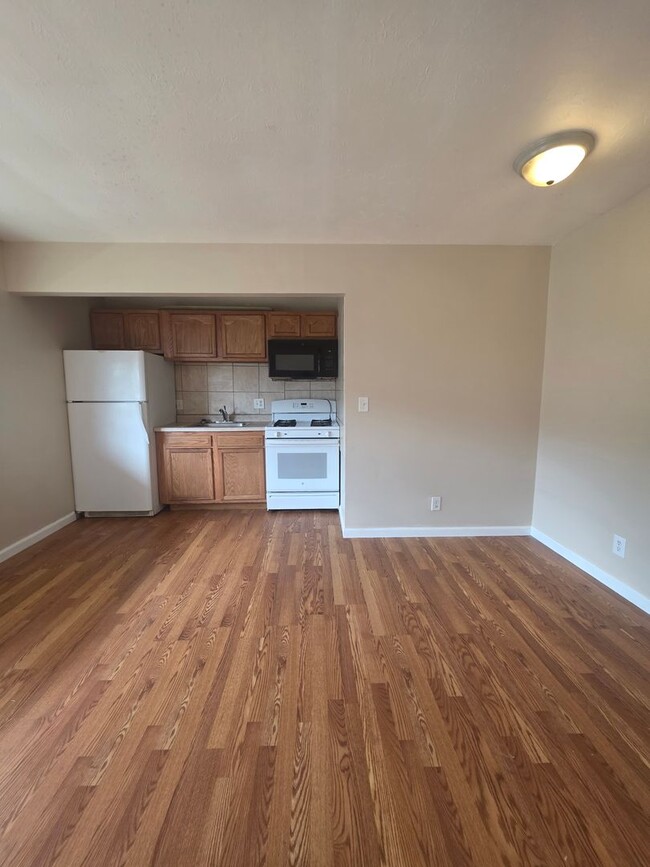 Building Photo - 616 N 46th St