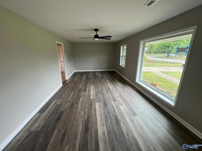 Foto del edificio - 2211 Penhall Dr NE