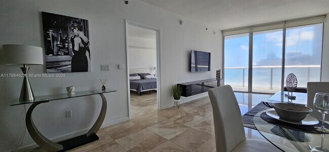 Building Photo - 495 Brickell Ave