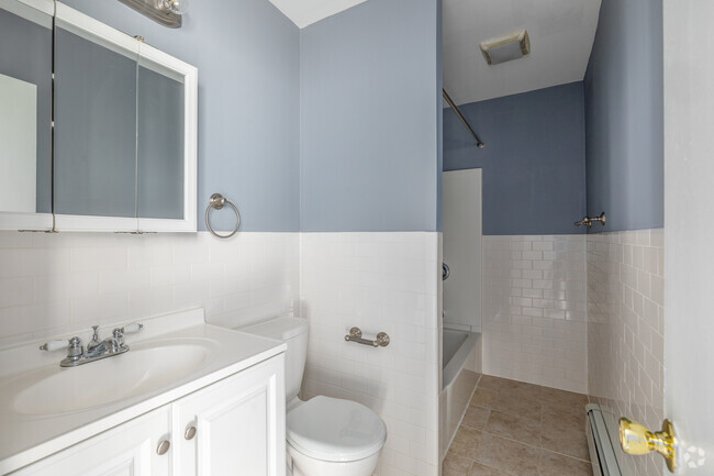 2BD, 2BA - 900 SF - Ravenscroft Apartments