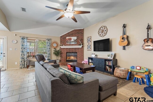 Foto del edificio - 308 Willow Rd