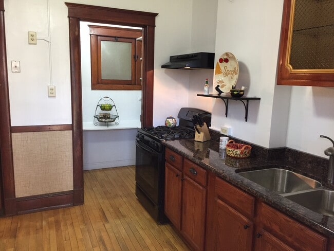 Building Photo - 64 W 15th St