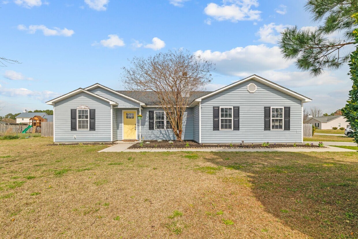 Primary Photo - 3 Bedroom 2 Bathroom Home