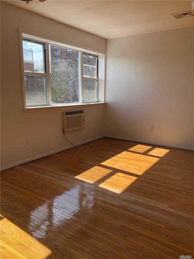 Foto del edificio - 67-07 Austin St