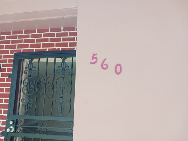 Foto del edificio - 560 NE 143rd St