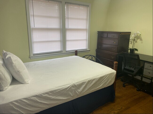 Foto del edificio - 3240 Whitehall Rd