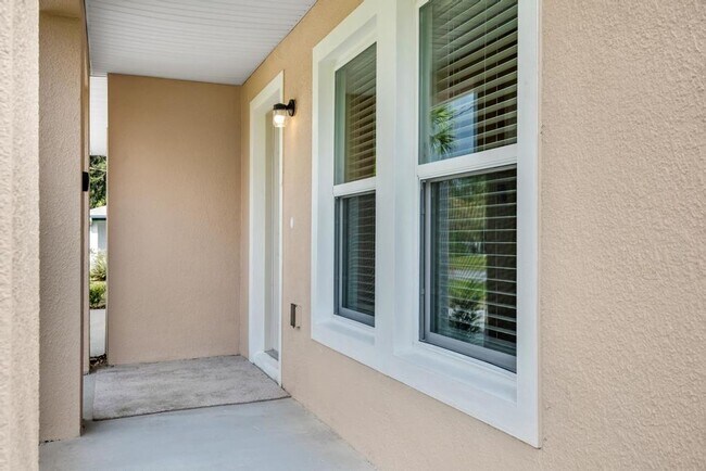 Building Photo - Large home great location