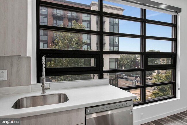Foto del edificio - 506 H St NE
