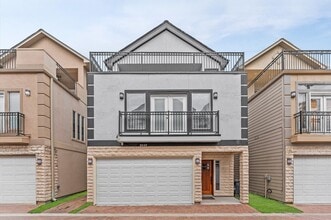 Building Photo - 3045 Clinton Dr