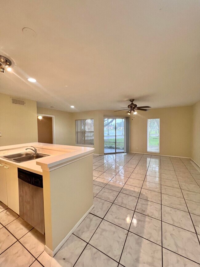 Building Photo - 4759 Via Palm Lakes