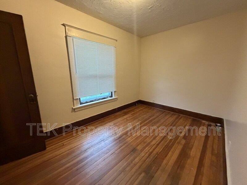 Foto del edificio - 172-174-174 Rosewood Terrace