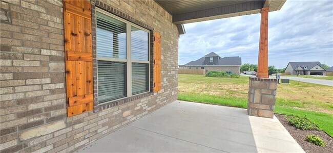 Building Photo - 1000 Trestle Ln