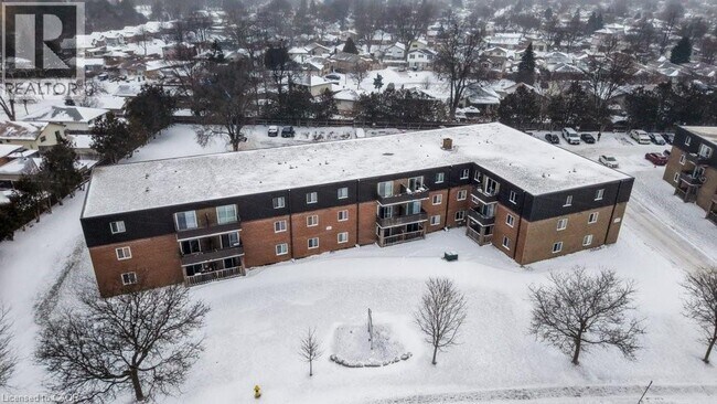 Building Photo - 370 Admiral Dr