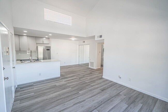 Foto del edificio - Remodeled 2 Bedroom Condo for Rent in Newhall!
