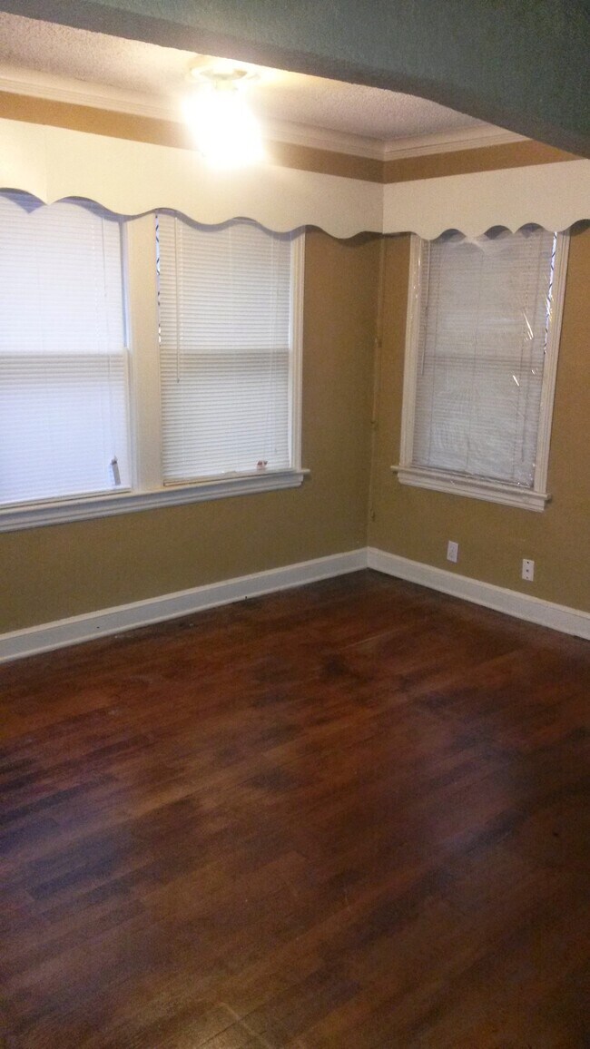 Foto del edificio - 7400 Forest Ave