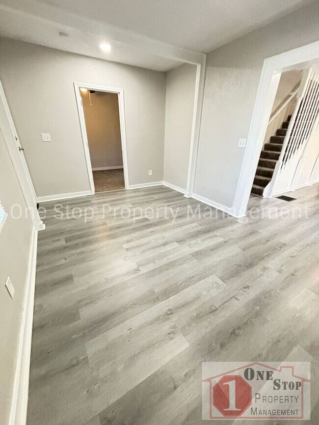 Building Photo - Beautiful 3 Bedroom 2 Bathroom in Kansas C...