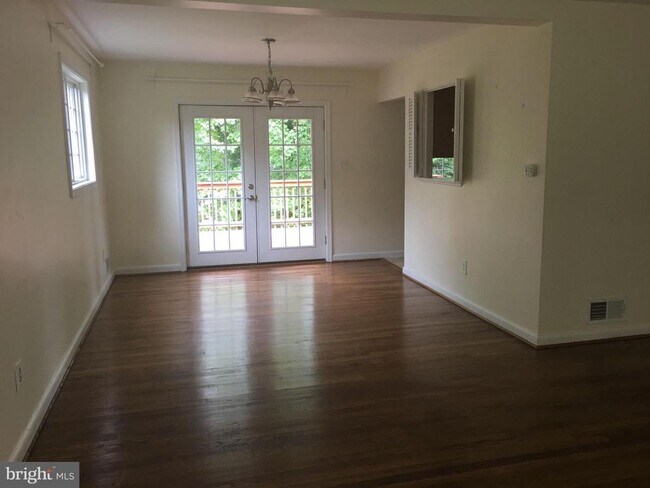 Foto del edificio - 7821 Cayuga Ave