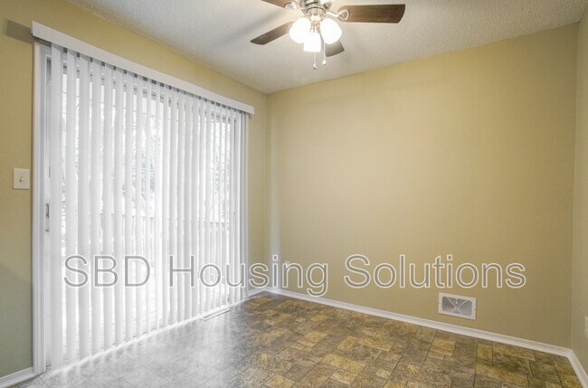 Foto del edificio - 107 SE Brentwood Dr