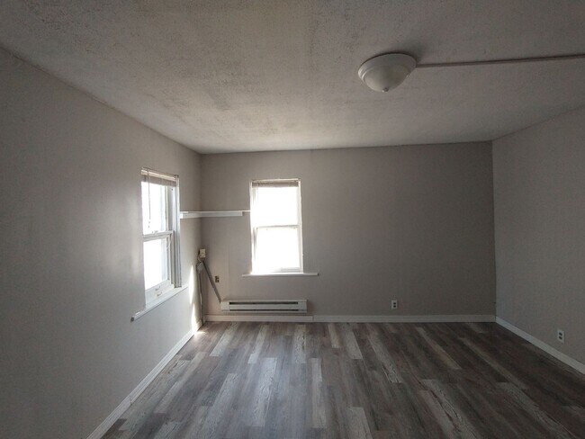 Building Photo - 201 N Clarence St