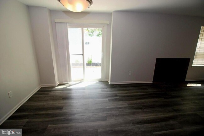 Foto del edificio - 1657B Trellis Cir