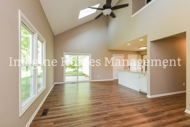 Building Photo - Newly Remodeled 2 Bedroom Duplex in Twinsburg