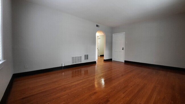 Foto del edificio - 1019 Sanford Ave