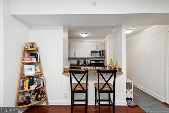 Building Photo - 219 S 18th St