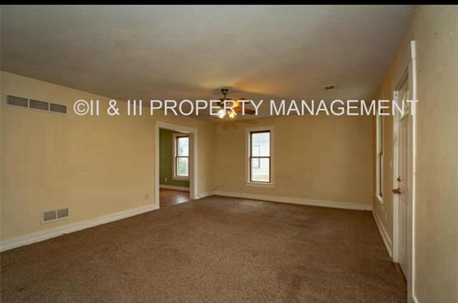 Building Photo - 507 S Ash St