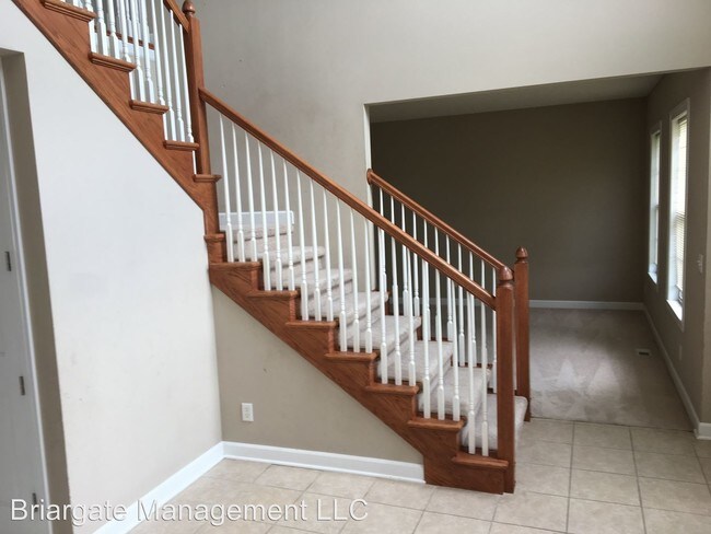 Building Photo - 385 Red Fox Dr