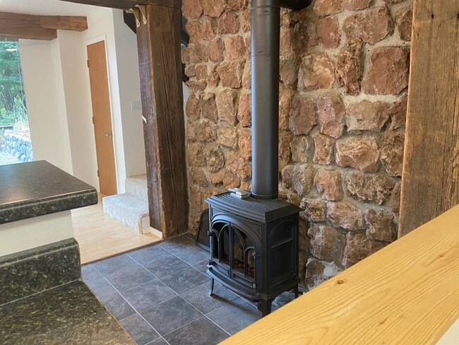 Building Photo - Cabin in Woods with Shop