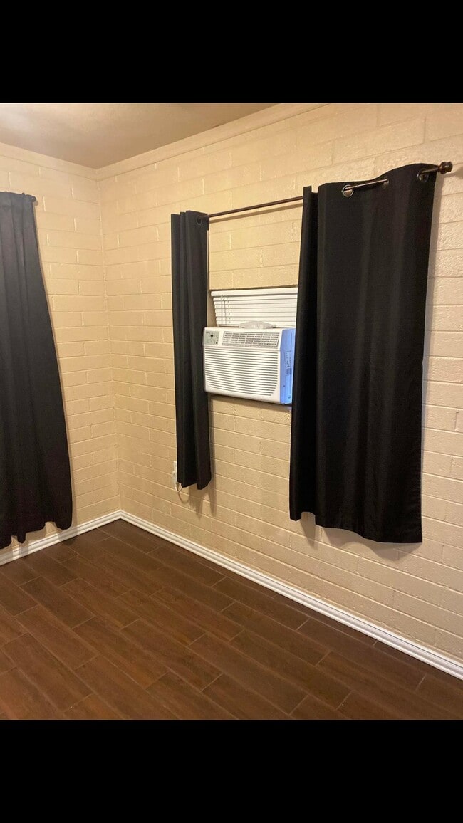 Building Photo - 236 N Saguaro Dr