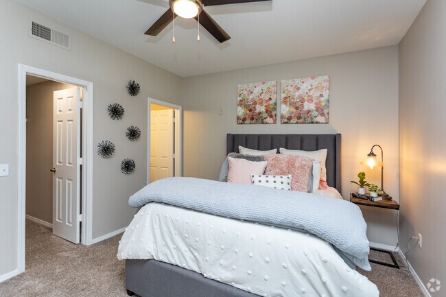 2BR, 2BA - 1280 SF - Creekside at Palmer Park