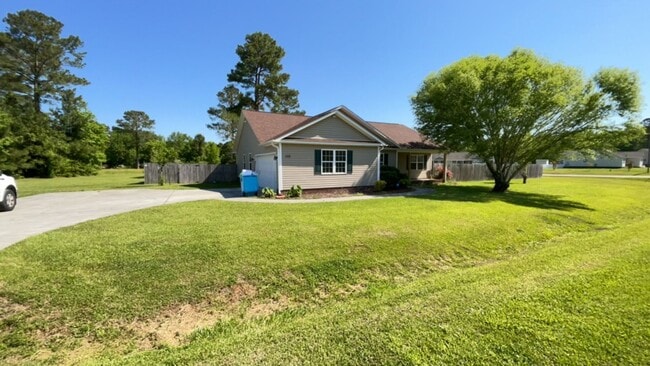 Foto del edificio - 3 Bedroom 2 Full Bathroom located in Walnut Hills!