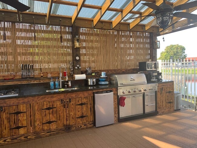 Foto del edificio - 19558 NW 50th Ct