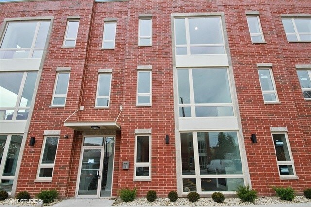 Building Photo - 4119 N Narragansett Ave