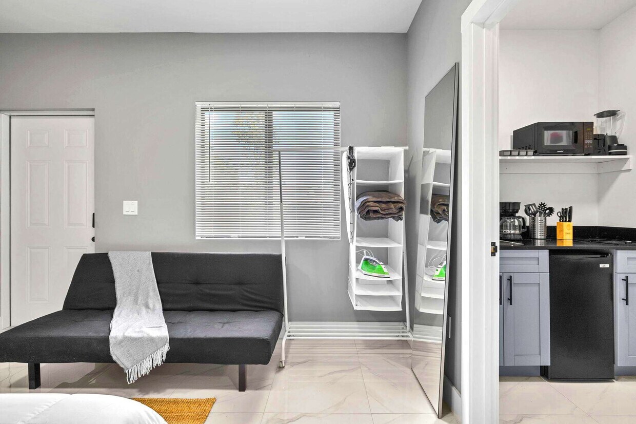 Foto principal - 1784 NW 31st St