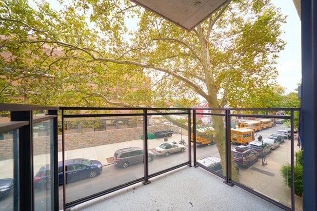 Foto del edificio - 0 bedroom in Brooklyn NY 11218