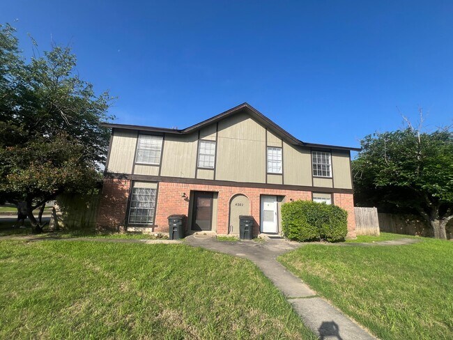Building Photo - 4502 Hunt Cir
