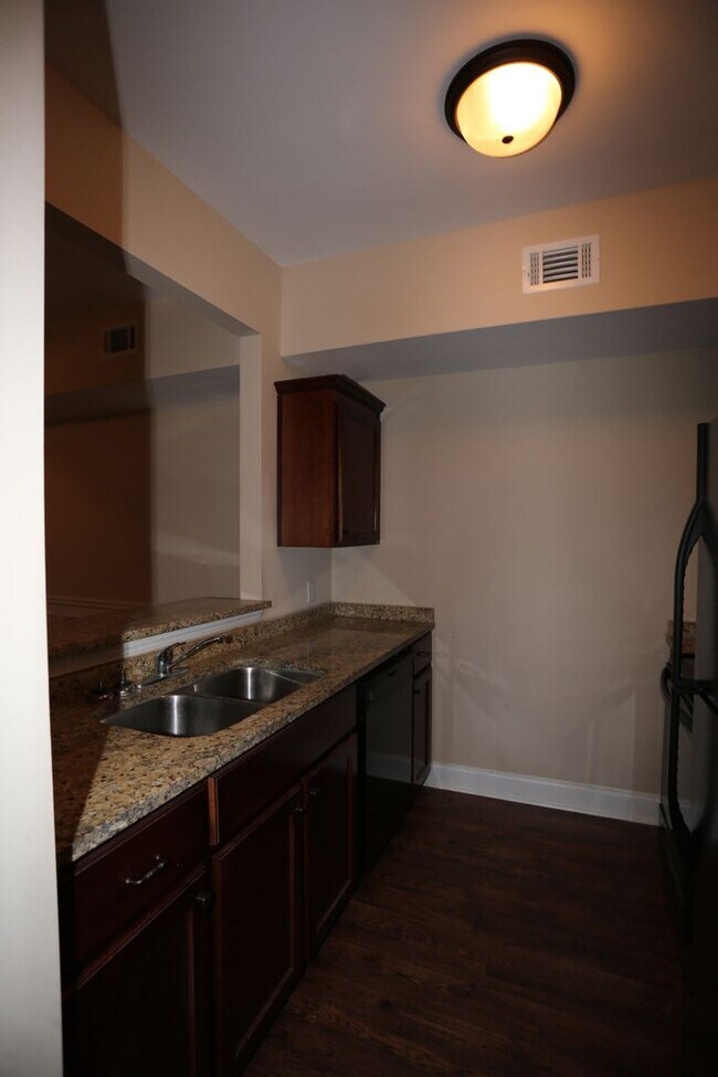 Foto del edificio - 142 Reserve Ln