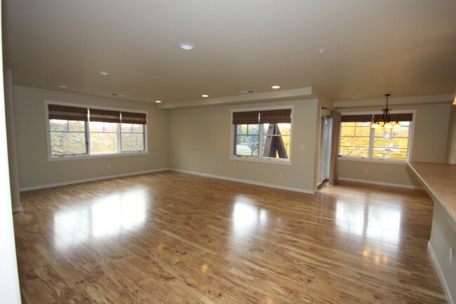 Foto del edificio - 645 Woodland Pl