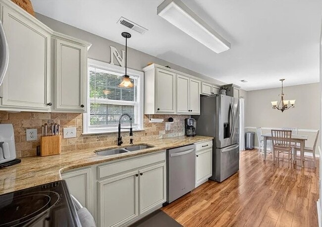 Building Photo - 6125 Birkdale Dr