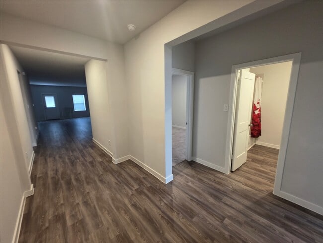 Building Photo - 25049 Pomegranate Pl