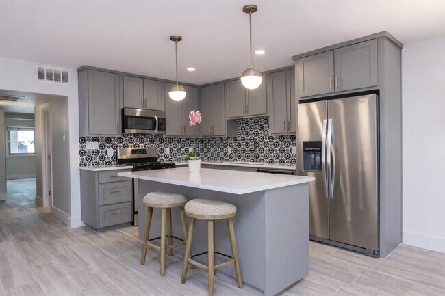 Foto del edificio - 505 W 7th St